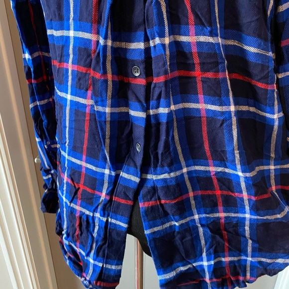 Button down - Picture 3 of 3